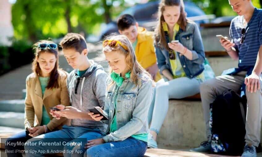 Majority of Teens Worry about ‘Attachment’ to Their Smartphones